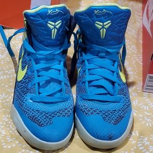 Nike kobe's size 4/5 y